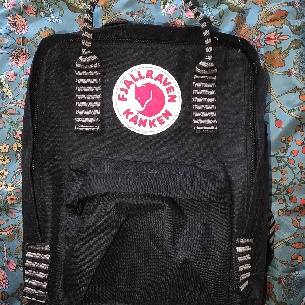 FJALLRAVEN Kånken Mini Black Backpack